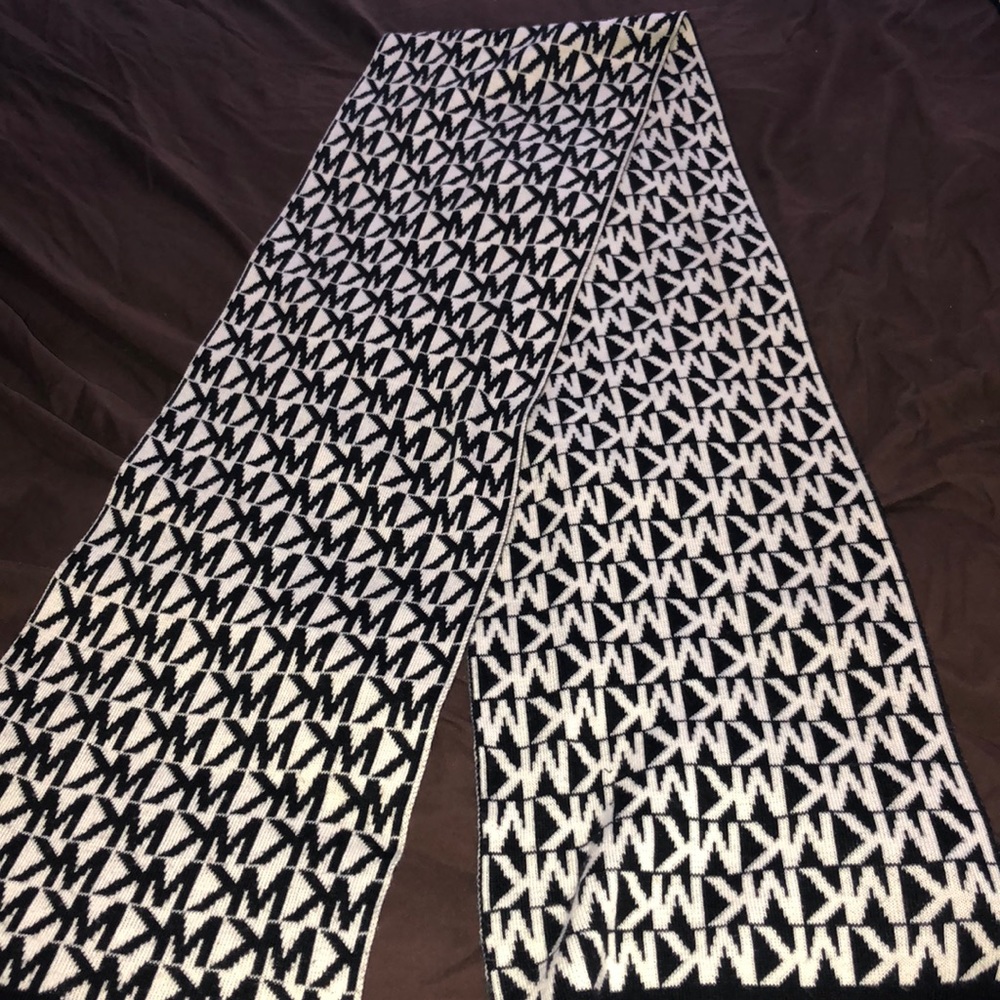 Micheal Kors Scarf